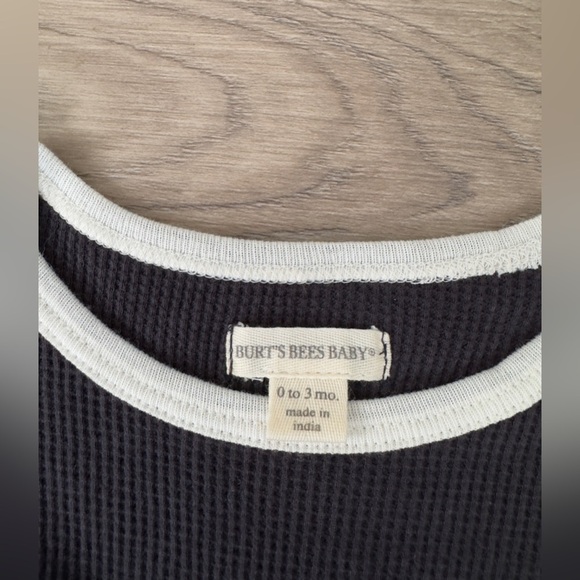 BURT’S BEES BABY 🐝  Top and White Snowflake Leggings - Picture 5 of 7